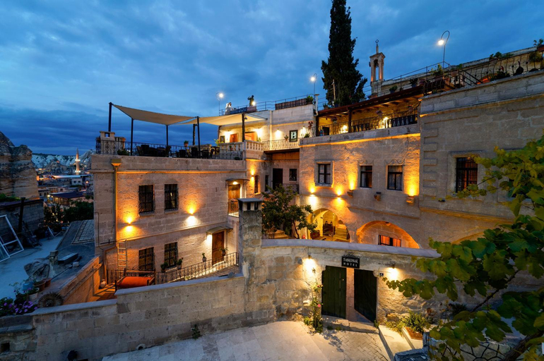 Exterior & Views