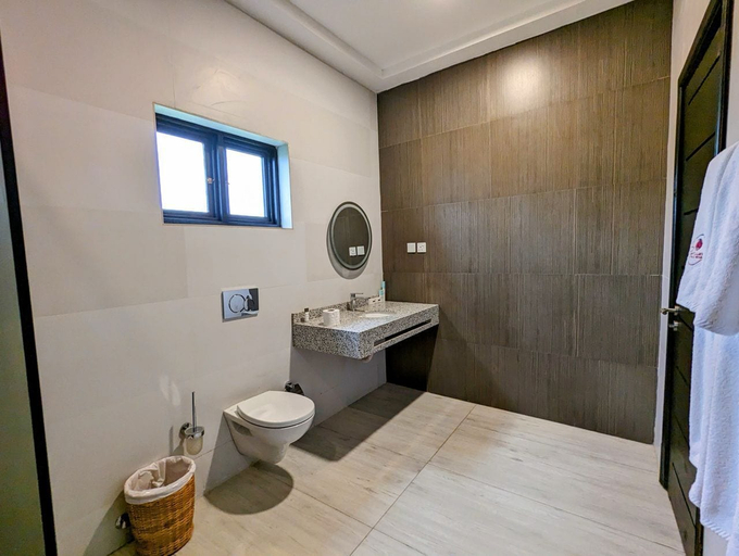Bathroom 3, Breezes Beach Resort, Mfantsiman