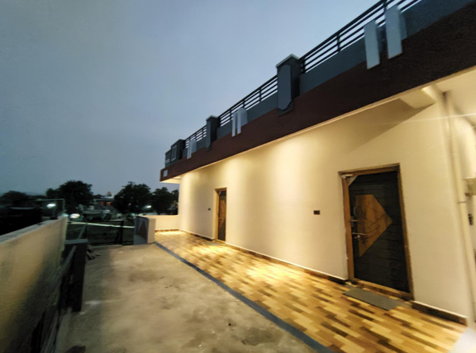 Exterior & Views