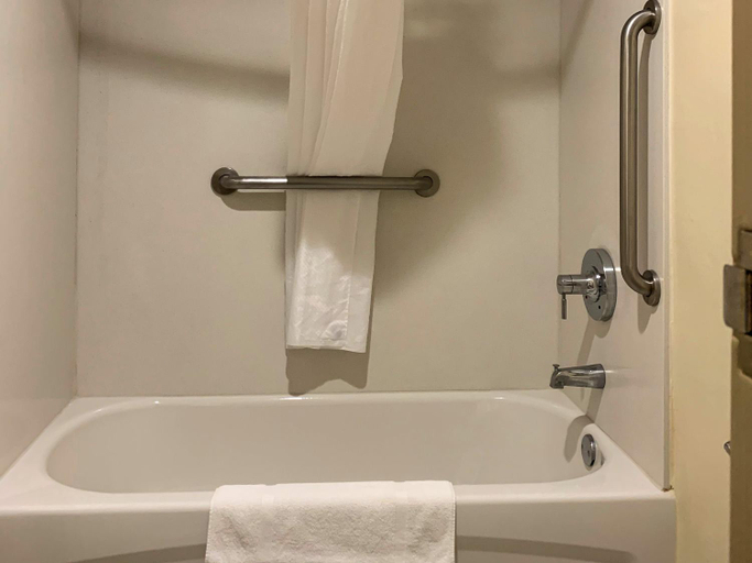 Bathroom 4, MainStay Suites Orange County John Wayne Airport, Orange