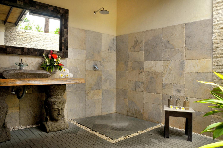 Bathroom 11