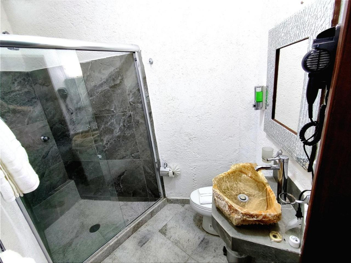 Bathroom 5, Hotel Pena Florencia, Ezequiel Montes