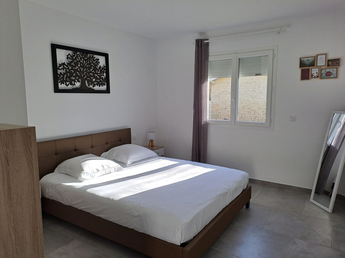 Bedroom 4, Château Pierre de Montignac, Gironde
