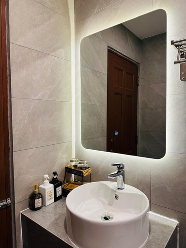 Bathroom 4, Phuong Nam Hotel, Long Xuyen Township