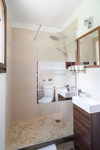 Bathroom 14