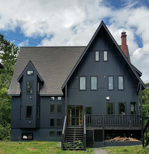 Exterior & Views