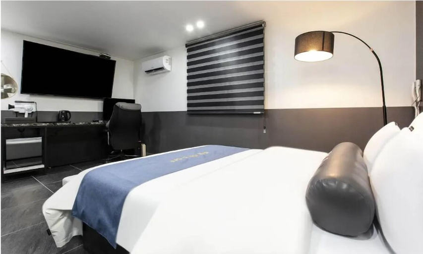 Bedroom 4, ON & OFF HOTEL, Gyeyang