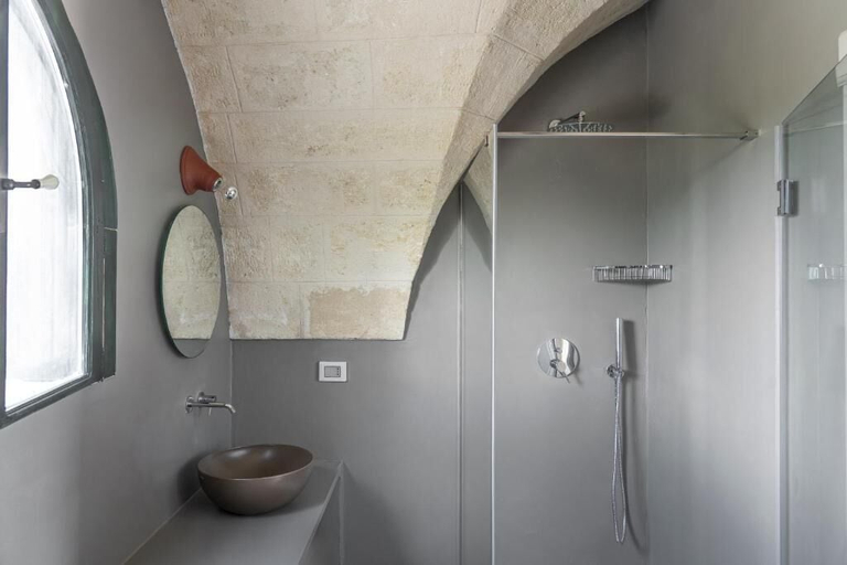 Bathroom, masseria gorgognolo, Brindisi