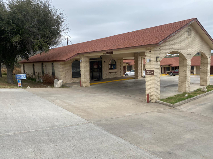 Exterior & Views 2, Falcon Executive Inn, Zapata