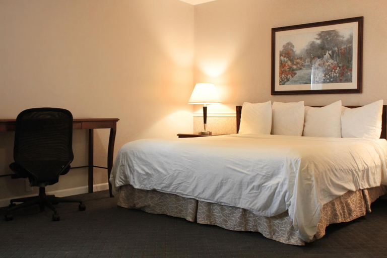 Bedroom 2, Rockford Alpine Inn & Suites, Winnebago