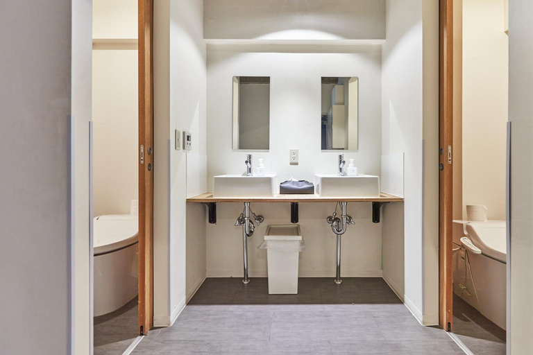 Bathroom 13
