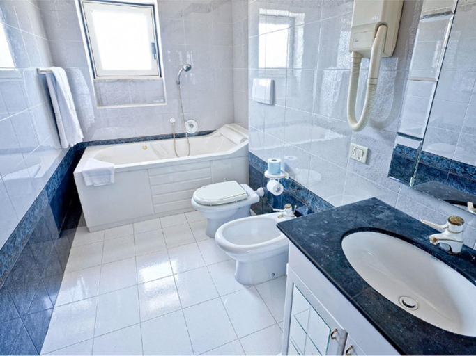 Bathroom, SUNNY PALACE HOTEL RESTAURANT, Latina