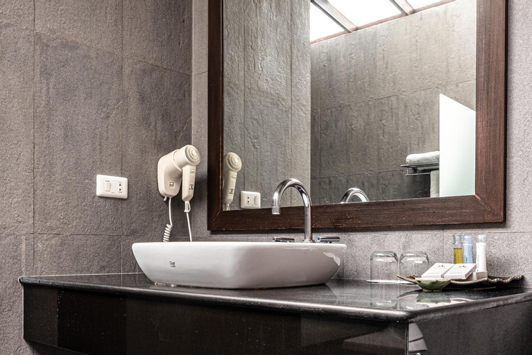 Bathroom 7