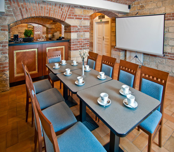Food & Drinks 5, Galileo Hotel, Praha 2