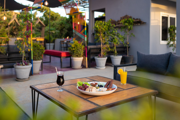 Food & Drinks 5, Loman Art House, Dakar