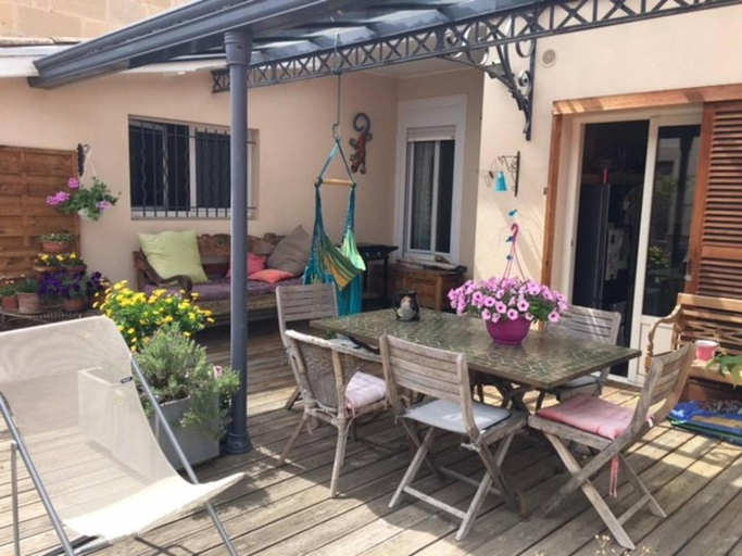 Others 3, CALME , PROCHE du Centre, Grande Terrasse, Petit dejeuner, Gironde