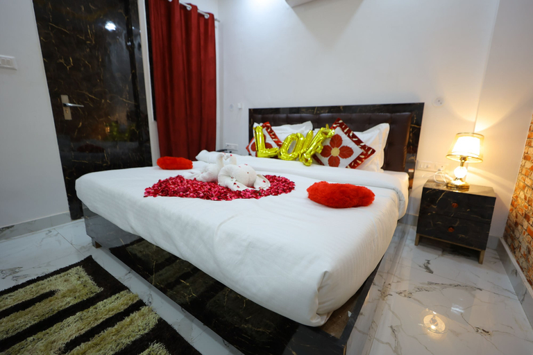 Bedroom 2, Hotel Rajani, Bareilly