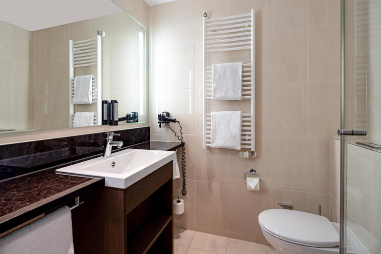 Bathroom 3, IntercityHotel Hamburg Dammtor, Hamburg