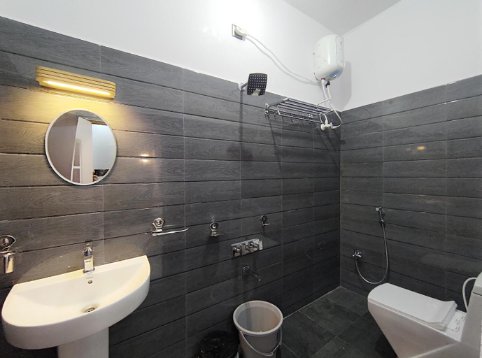 Bathroom 3, Raj Homestay Hampi, Bellary