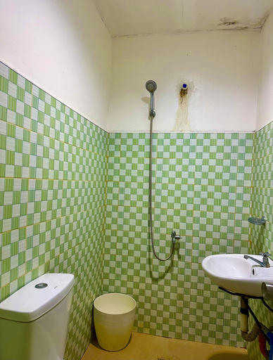 Bathroom 3, Rozay Travellers Inn, Kabankalan City