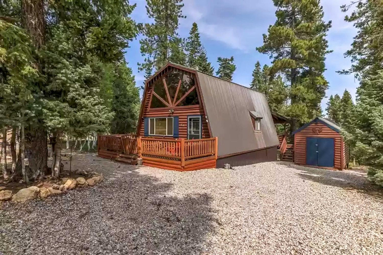 Unique Forest Cabin with Deck Ski, Hike, Fish!, Kane