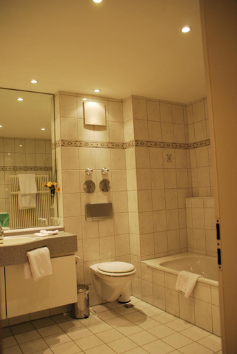Bathroom 10