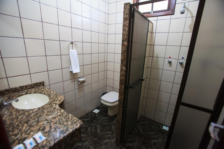 Bathroom 4, Guarapousada, Guarapari