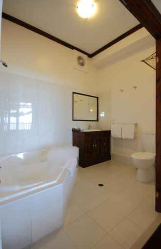 Bathroom 3, Anchorage Seafront Hotel, Victor Harbor