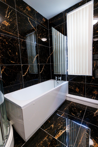 Bathroom 3, Richmond House, Leeds