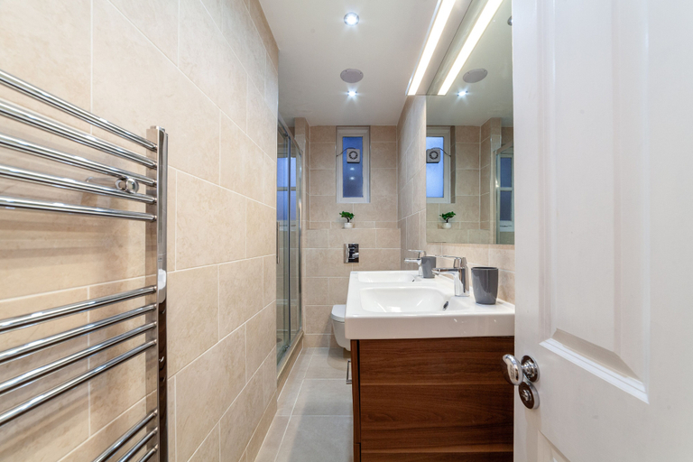Bathroom 4, 3 Bed Apartment in St John’s Wood, London