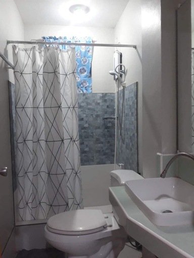 Bathroom 4, Felli's Guest House, Tagbilaran City