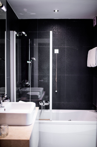 Bathroom 4, Crystal Hotel Belgrade, Belgrade