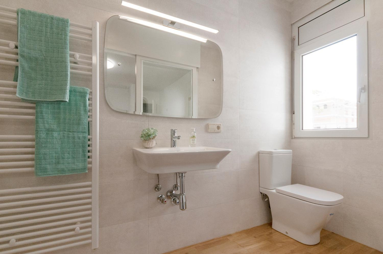 Bathroom 3, El jardi de l'avet, Lleida