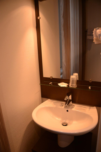 Bathroom, Hotel de Bourgogne, Saône-et-Loire