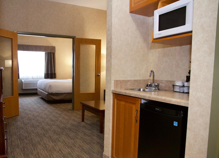 Bedroom 3, Days Inn & Suites by Wyndham Brooks, Division No. 2