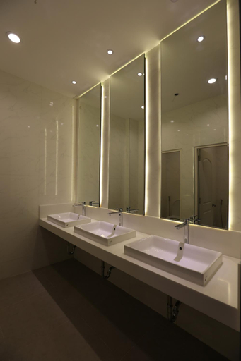 Bathroom 9
