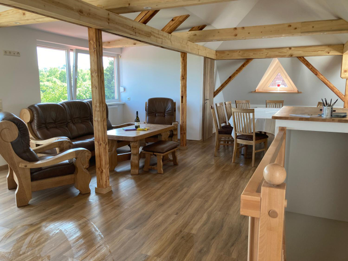 Others 5, Apartmenthaus Landeskrone Dresden fur Gruppen bis 20 Personen, 2 Wohnungen, Sauna, Dachterrasse & Ga, Dresden
