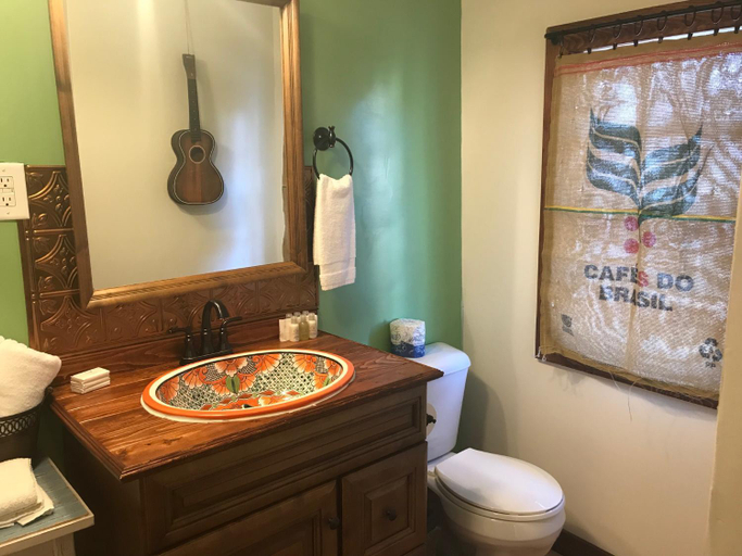 Bathroom 5, Hotel Kitsmiller on Main, Gillespie
