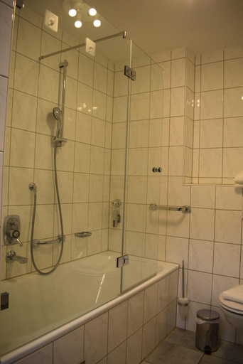 Bathroom 2, Schloss Kirchham Appartement - & Wellnessanlage, Passau