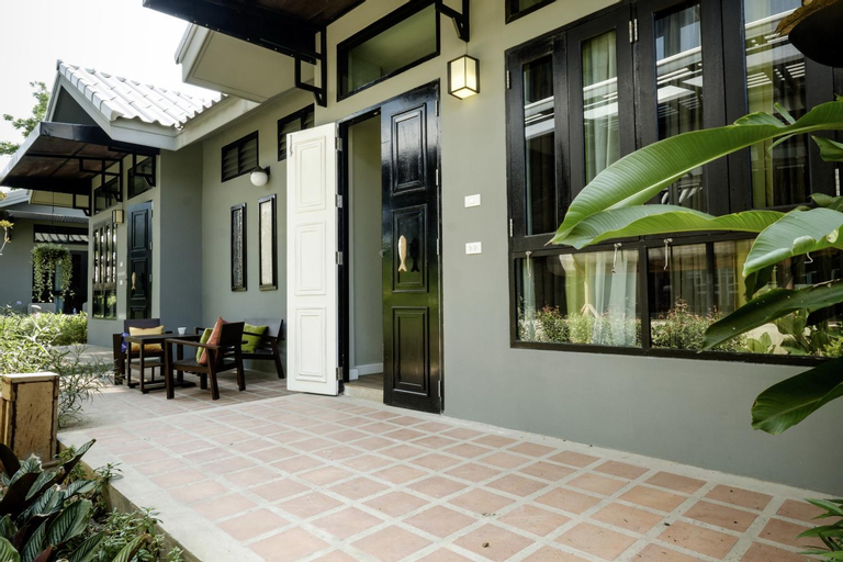Exterior 8