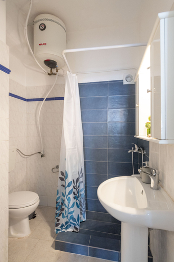 Bathroom 5, Parikia's Cute Pebble, South Aegean