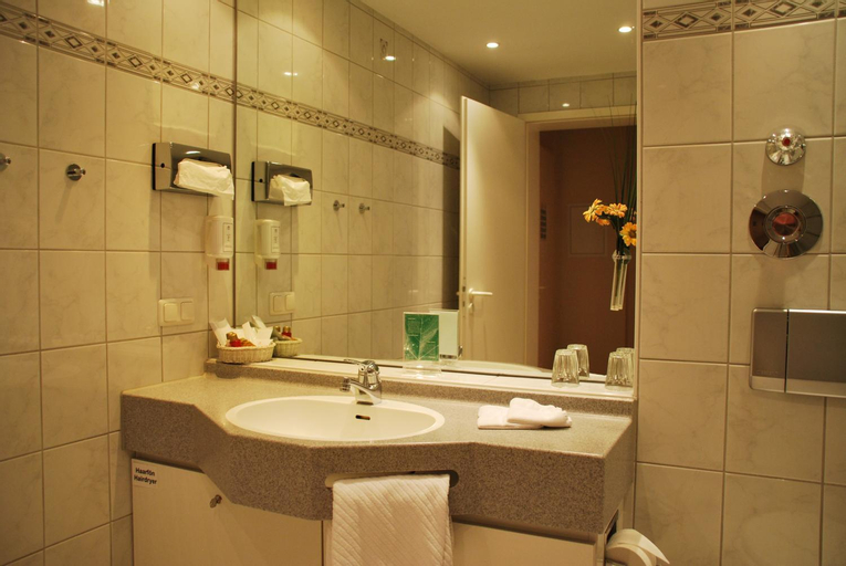 Bathroom 13