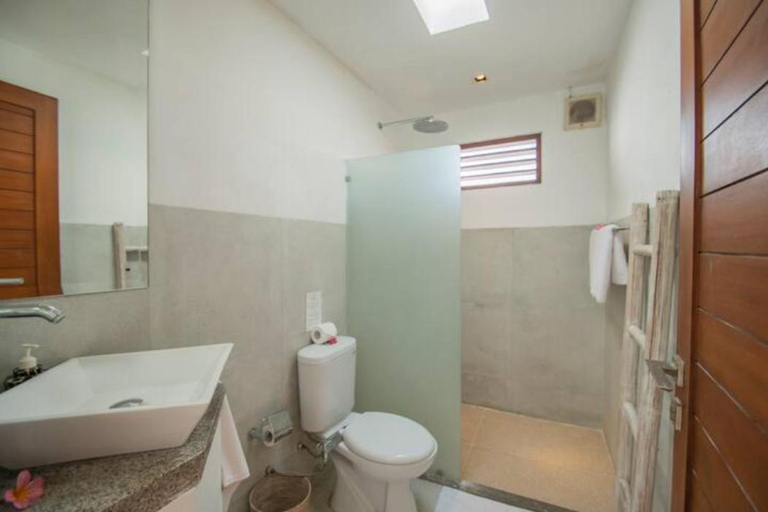 Bathroom 2, Villa Shanti Rooftop, Badung
