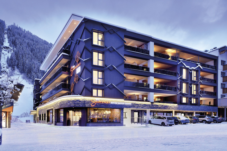 Exterior & Views