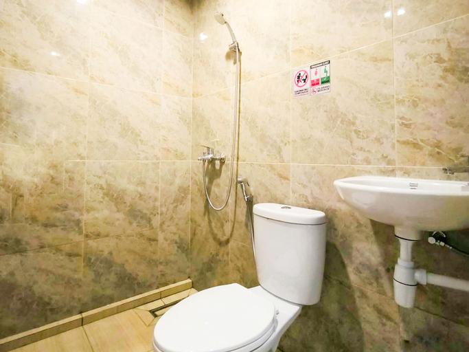 Bathroom 3, Wikost Premiere Inn Mitra RedDoorz, Batang