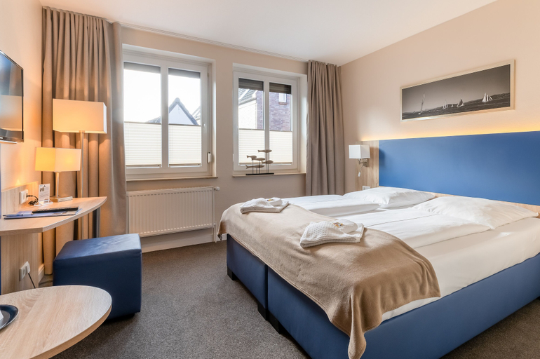Bedroom 3, Nordsee-Hotel Hinrichsen, Nordfriesland