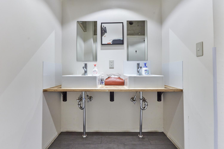Bathroom 16