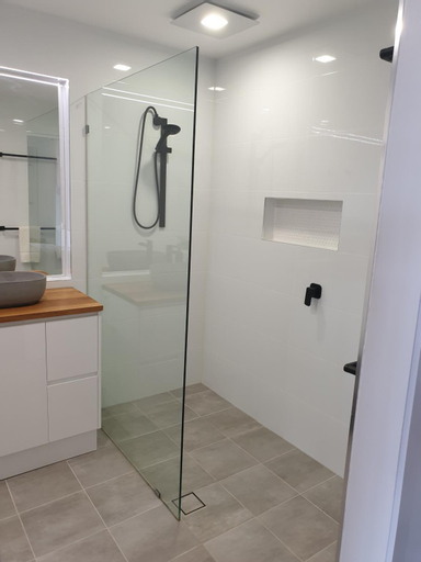 Bathroom 7