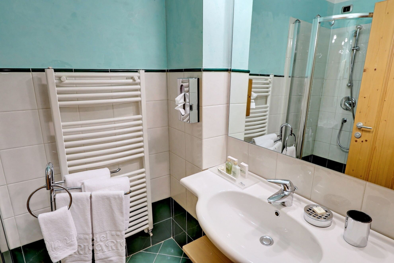 Bathroom 5, Leading Relax Hotel Maria, Trento