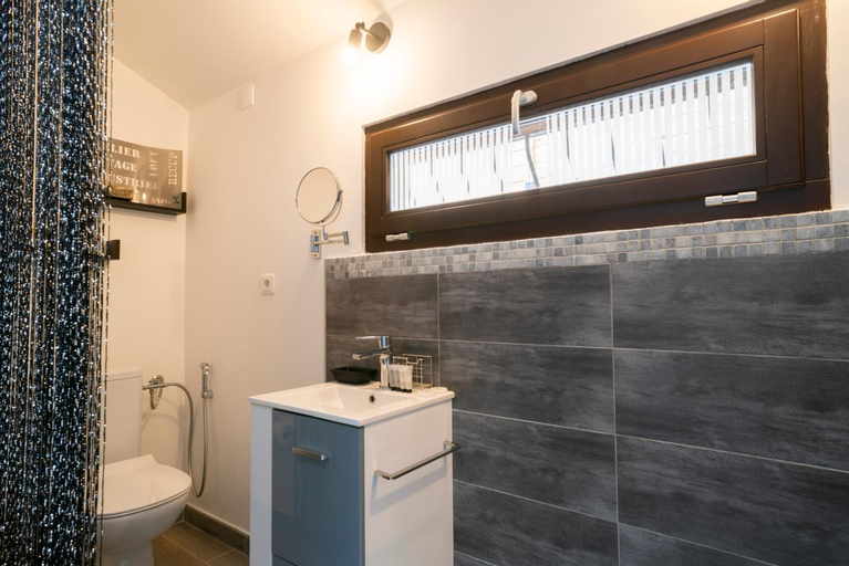 Bathroom 13